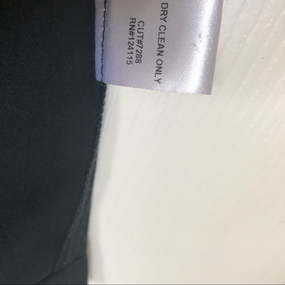 Elodie Sleeveless zippered Top - Picture 5 of 5